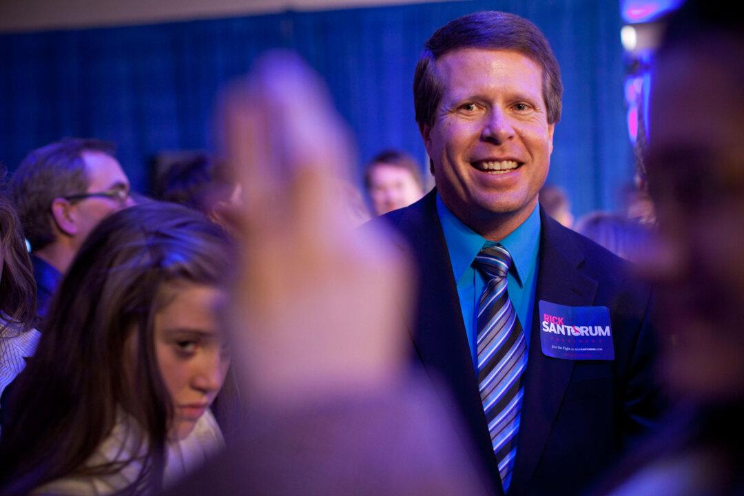 ‘19 Kids and Counting’ Father Running for Arkansas Senate