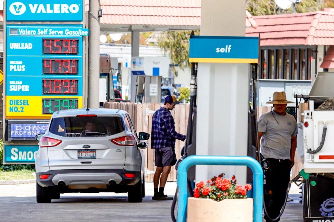Gasoline Prices Edge Down by a Penny While Oil Drops $15 Over Past Month