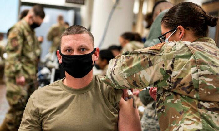 IN-DEPTH: Army Receives Lukewarm Response to Calling Back Ousted Unvaccinated Soldiers