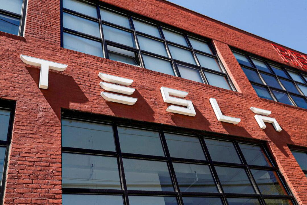 NHTSA Opens Preliminary Investigation Into Infotainment System in 580,000 Tesla Cars