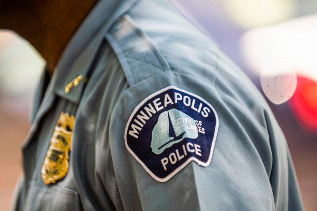 Minneapolis Mayor Ends No-Knock Warrants After Deadly Police Shooting