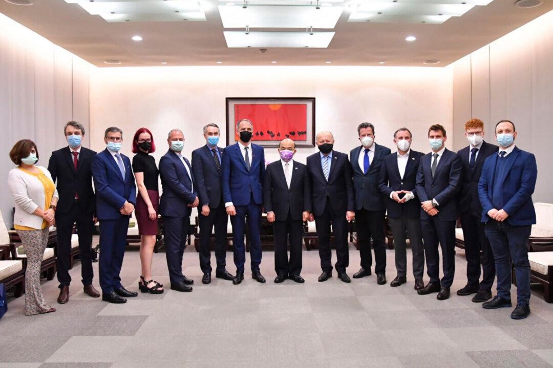 EU Lawmakers Meet Taiwan Premier in First Official Visit