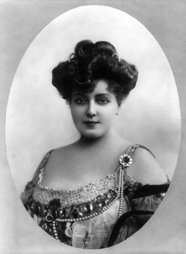 American singer and actress Lillian Russell circa 1905. U.S. Library of Congress's Prints and Photographs division. (Public Domain)