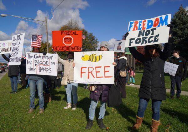 Protesters make their voices heard against vaccination mandates in Royal Oak, Mich., on Nov. 3, 2021. (Steven Kovac/The Epoch Times)