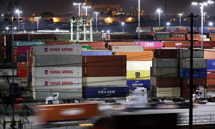 US Trade Deficit Jumps to Record High in September