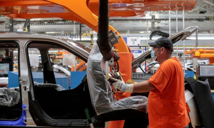 US Labor Costs Surge in the Third Quarter; Productivity Falls Sharply