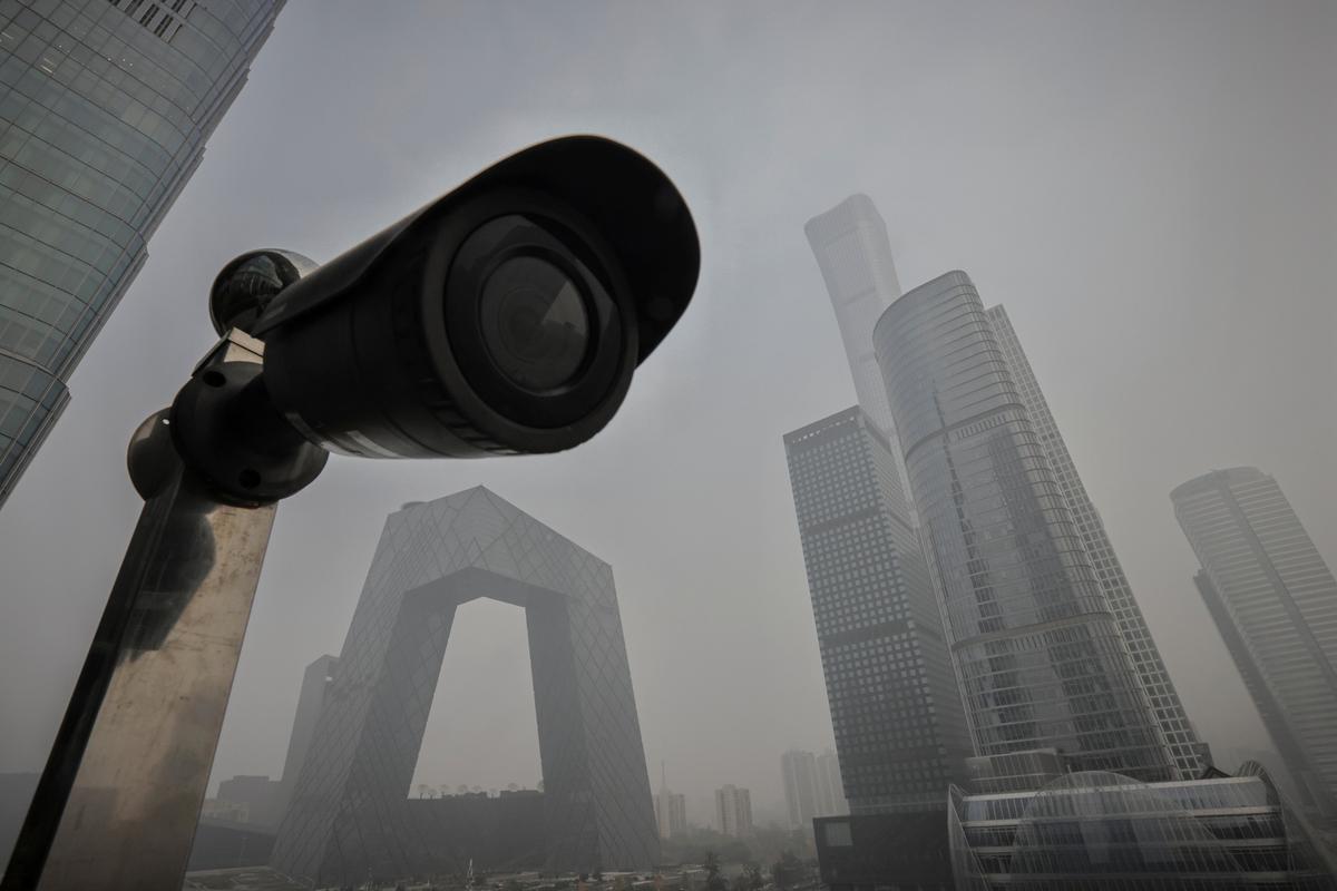 Visibility Deteriorates as Pollution Cloaks China’s Capital