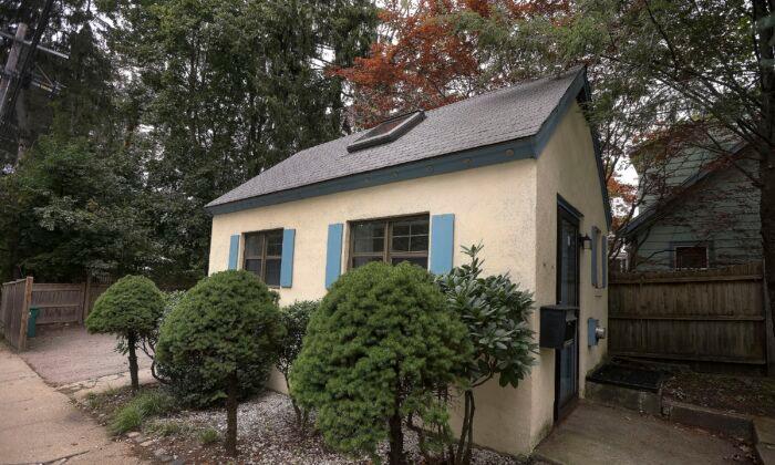 Tiny House in Wealthy Boston Suburb Sells for $315,000
