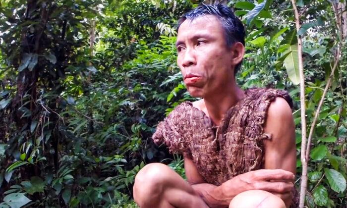 Man Who Lived in Jungle 40 Years With ‘Superhuman’ Survival Skills Sees Big City, Ocean for First Time