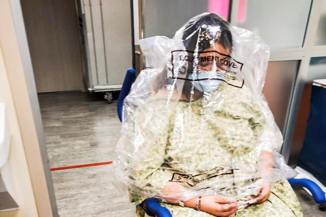 Hospital Accused of Using Plastic Bags Over Patients to Stop COVID Spread