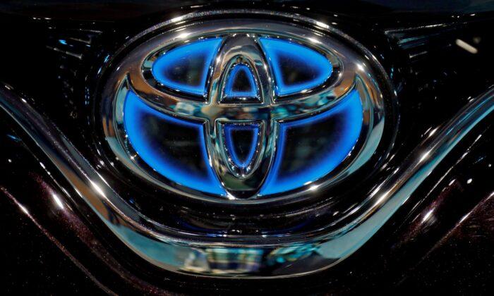 Toyota Aims to Run Cars on Hydrogen as Other Automakers Turn to EVs