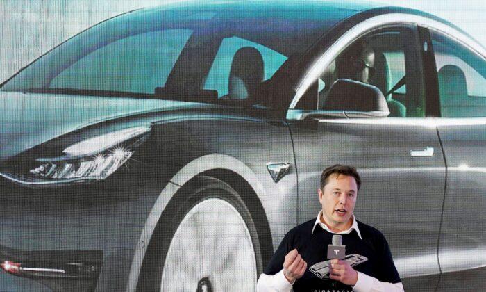 JPMorgan Sues Tesla for $162 Million in Dispute Over 2014 Stock Warrant Agreement and Elon Musk Tweets