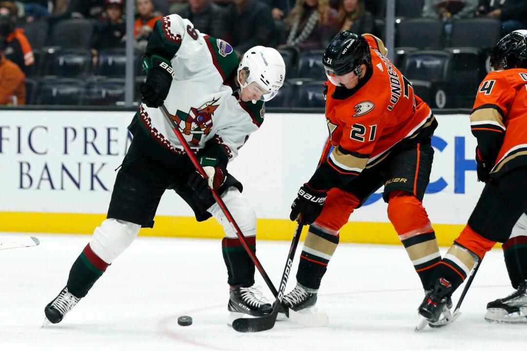 Henrique, Ducks Hand Coyotes 11th Straight Loss, 3–1