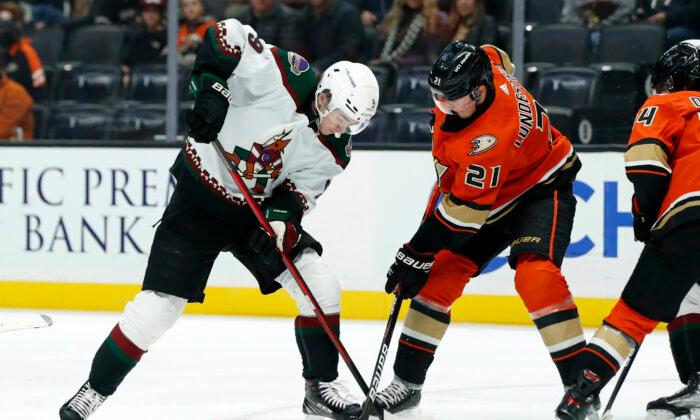 Henrique, Ducks Hand Coyotes 11th Straight Loss, 3–1