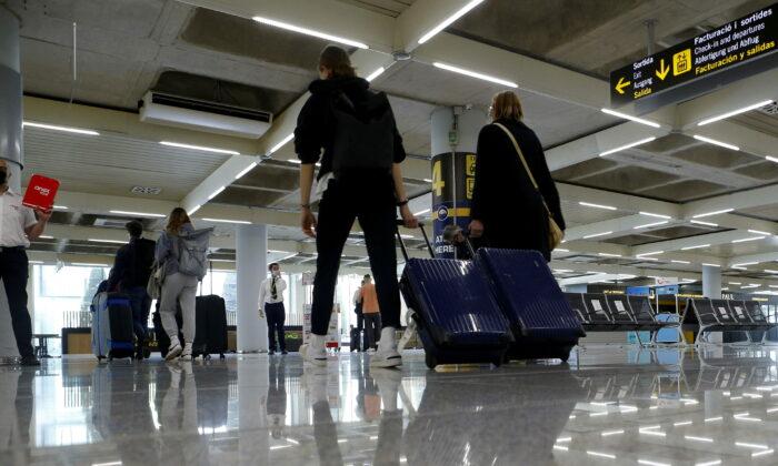 Twelve Arrested After Fleeing Emergency Plane Landing in Mallorca