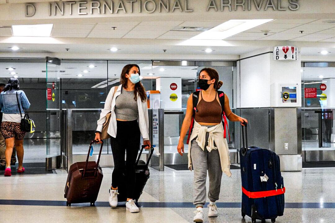 Leisure, Travel Stocks Rally as Fading Delta Wave Upends Pandemic Portfolio