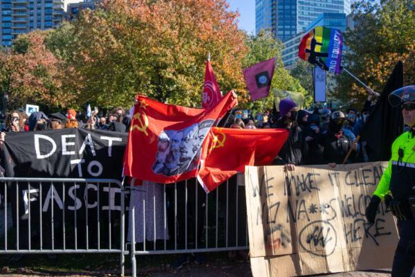 "Anti-fascism" protesters with communist flags disrupt an anti-mandates rally in the Boston Common on Nov. 7, 2021. (Learner Liu/The Epoch Times)