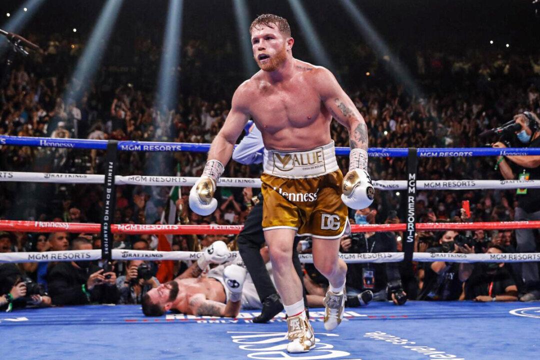 Alvarez Stops Plant to Become Undisputed 168-Pound Champ