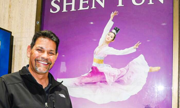 Government and Military Personnel in Norfolk Salute Shen Yun