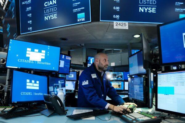 A trader works on the floor of the New York Stock Exchange (NYSE) in New York City on Nov. 2021. (Spencer Platt/Getty Images)