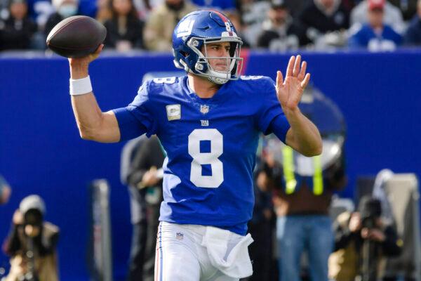 New York Giants quarterback Daniel Jones (8) throws a pass during the first half of an NFL football game against the Las Vegas Raiders in East Rutherford, N.J., on Nov. 7, 2021. (Bill Kostroun/AP Photo)