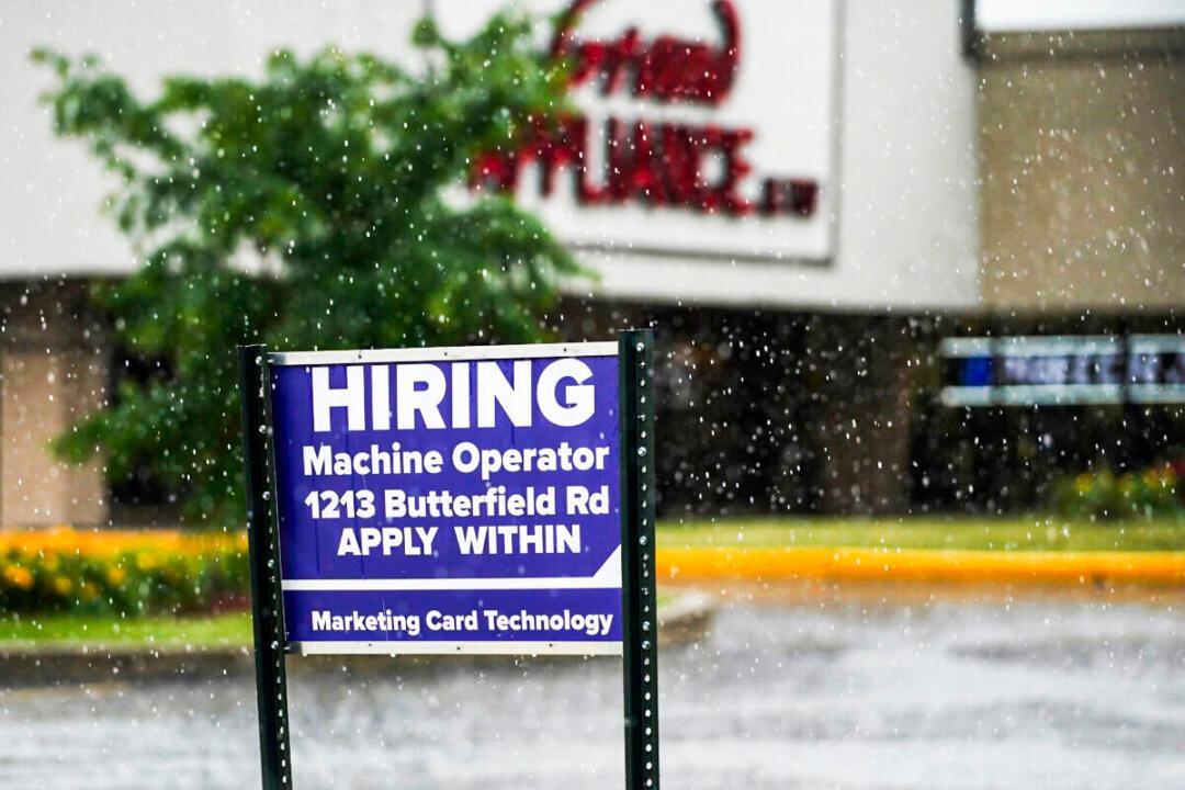 Number of Americans Collecting Jobless Aid Lowest in 50 Years: Labor Department