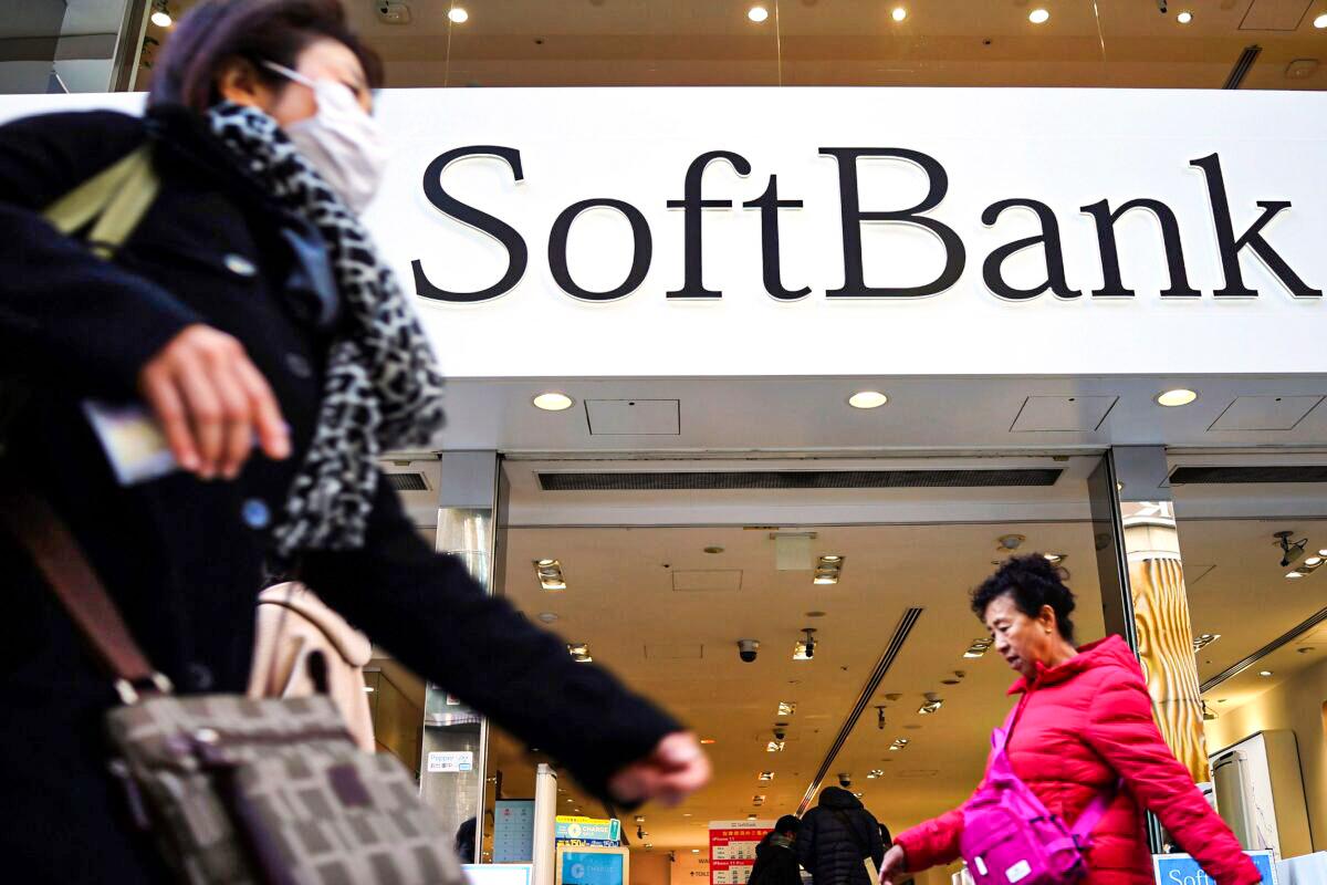 Japan’s SoftBank Sinks Into Losses Over China Investments