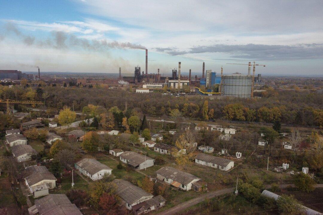 Chinese-Owned Steel Mill Coats Serbian Town in Red Dust; Cancers Increase