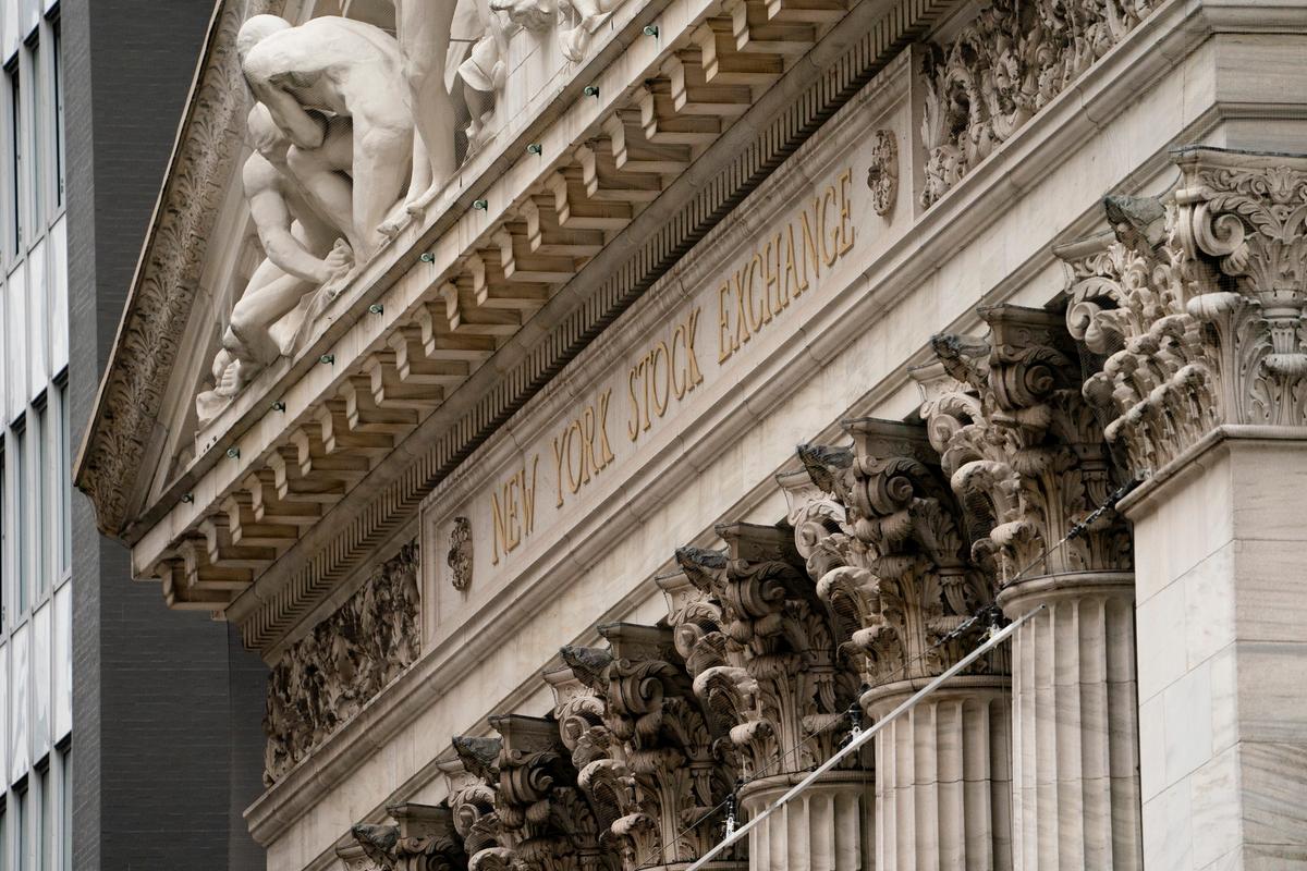 Stocks End Lower on Wall Street, Ending 8-Day Winning Streak