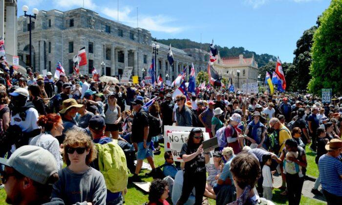 Thousands March in NZ’s Capital Against Vaccine Mandates, Lockdowns