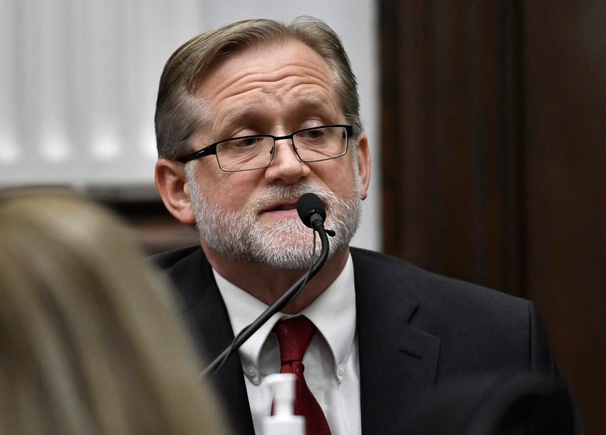 Dr. Douglas Kelley, a forensic pathologist with the Milwaukee County Medical Examiner's Office, testifies in Kyle Rittenhouse's trial at the Kenosha County Courthouse in Kenosha, Wis., on Nov. 9, 2021. (Sean Krajacic/Pool/Getty Images)