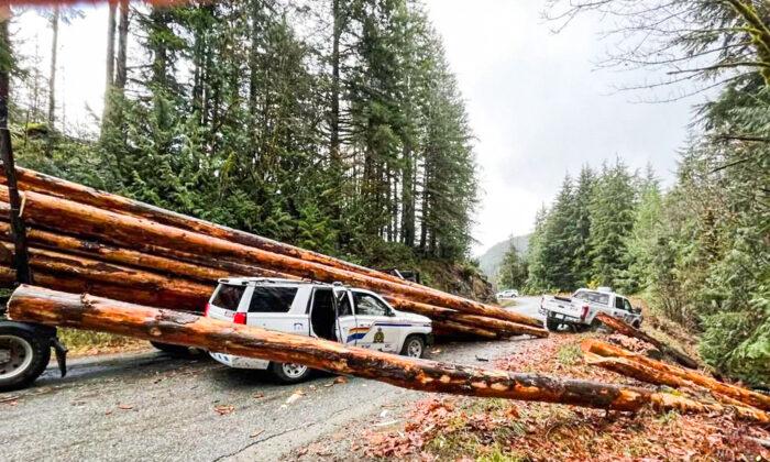 Logging Truck Collides With RCMP Vehicles Headed to Enforce B.C. Injunction