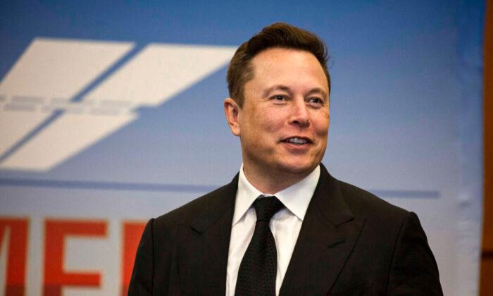 Tesla’s Musk Sells $930 Million in Shares to Cover Stock Option Tax: Filings