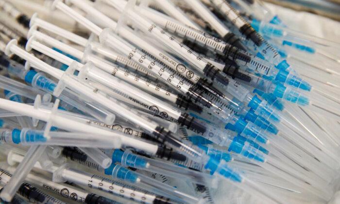 WHO Warns of Global Shortage of COVID-19 Vaccine Syringes Next Year