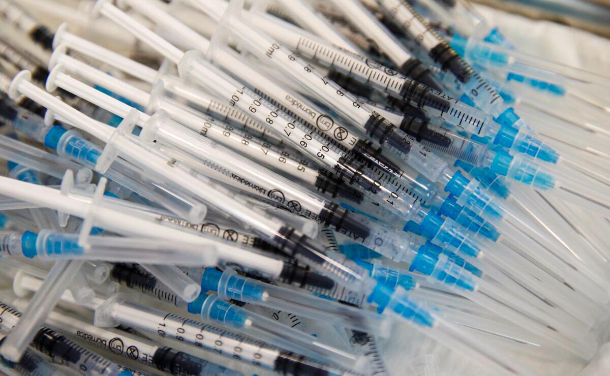 WHO Warns of Global Shortage of COVID-19 Vaccine Syringes Next Year