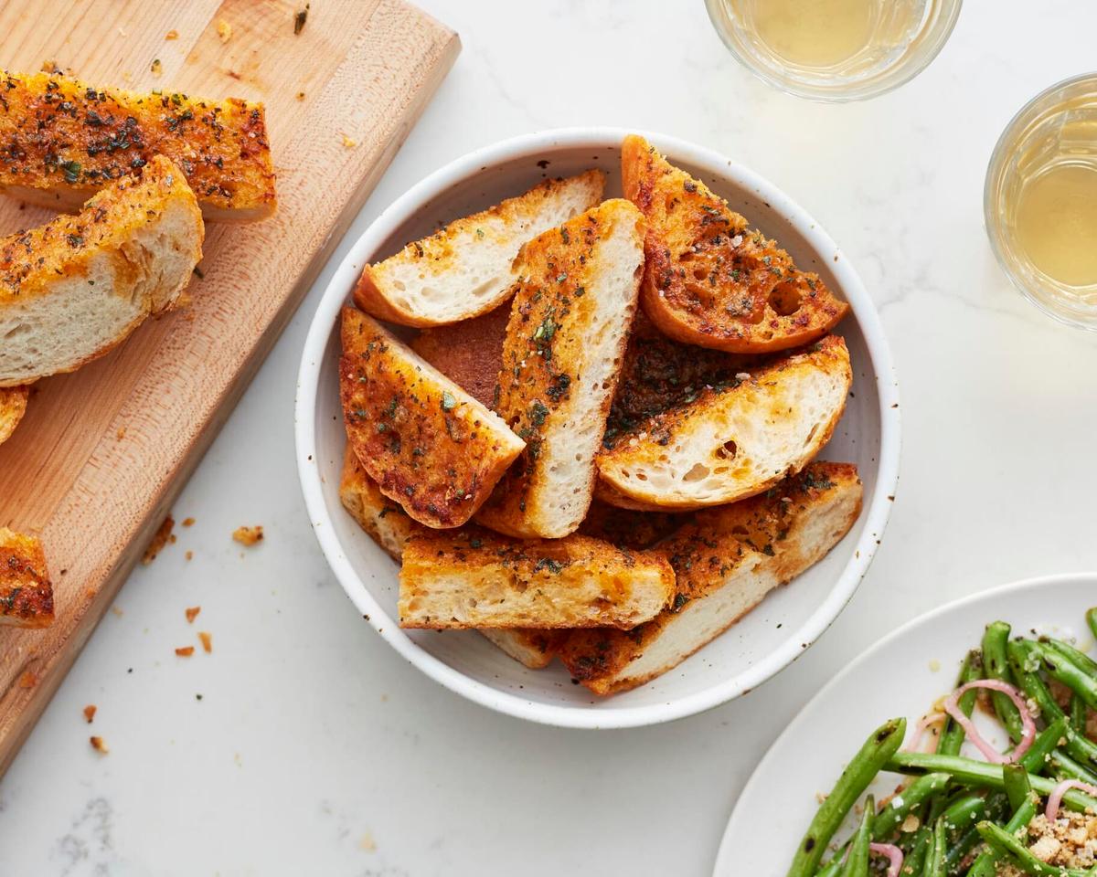 This Garlic Bread Deserves a Seat at the Thanksgiving Table
