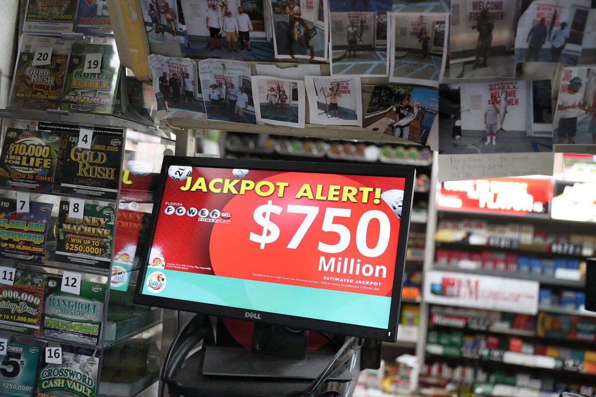 The Powerball jackpot is seen on a sign at the Shell Gateway store on March 26, 2019 in Boynton Beach, Florida. (Joe Raedle/Getty Images)
