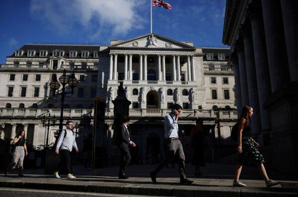 People walk past the Bank of England during morning rush hour, in London, Britain, on July 29, 2021. (Henry Nicholls/Reuters, File Photo)
