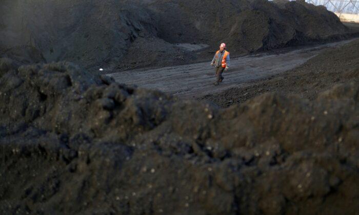 Traders Left on the Hook With Expensive Coal After China Restricts Prices