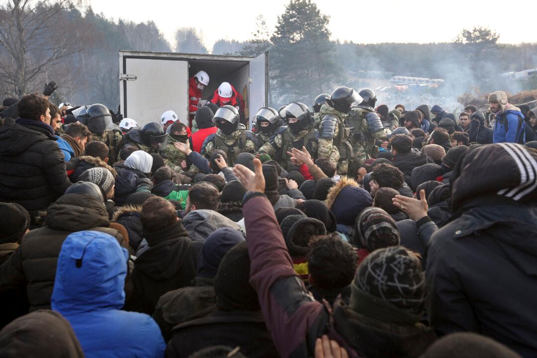 Lukashenko ‘Hybrid’ Warfare on Polish, Baltic Borders Tests EU Resolve: Expert