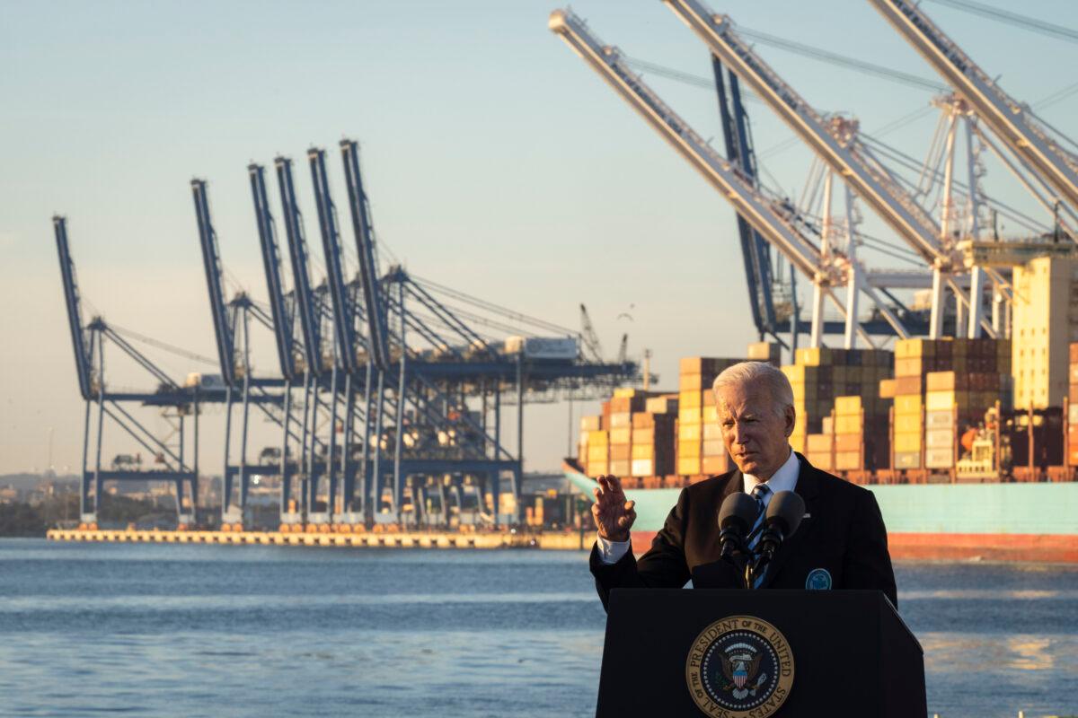 U.S. President Joe Biden speaks about the $1.2 trillion Infrastructure Investment and Jobs Act at the Port of Baltimore on Nov. 10, 2021, in Baltimore, Maryland. (Drew Angerer/Getty Images)