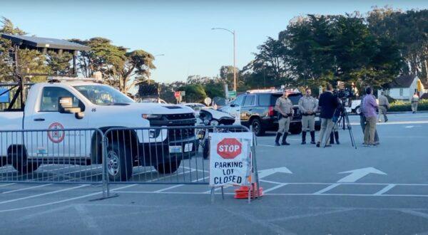 Authorities block access to parking lots near a vaccine mandate protest, making it difficult for more people to attend the event. (Nancy Han/NTD Television)