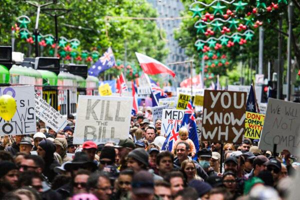 Thousands protest against the Victorian government's proposed pandemic bill and vaccine mandates in Melbourne, Australia, on Nov. 13, 2021. (Armstrong Lazenby)