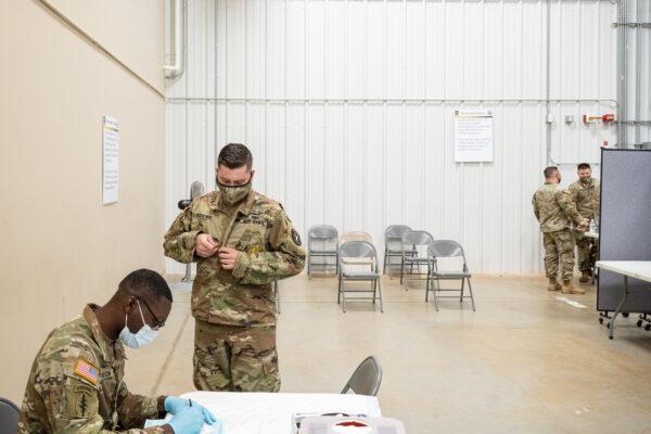Preventative Medicine Services NCOIC Sergeant First Class Demetrius Roberson prepares to administer a COVID-19 vaccine to a soldier in Fort Knox, Ky., on Sept. 9, 2021. (Jon Cherry/Getty Images)