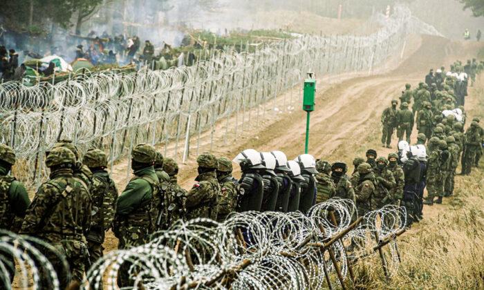 Polish Police Say Group of 50 Migrants Broke Through Belarus Border