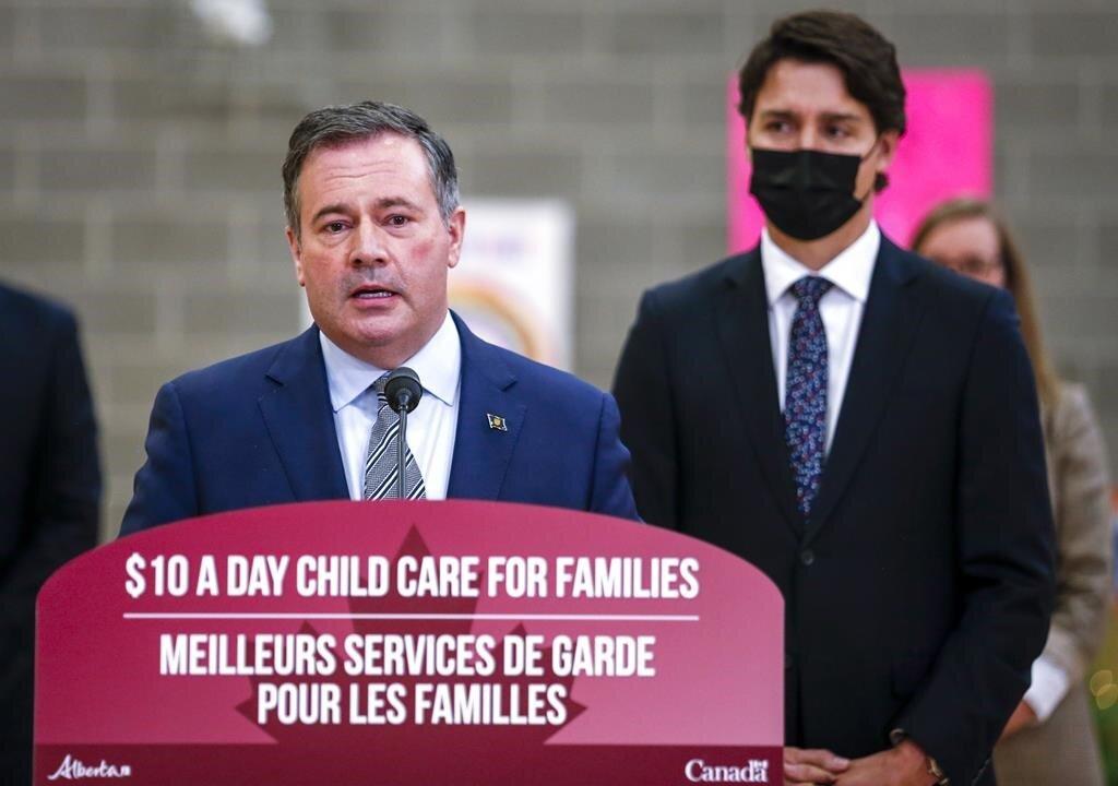 Ottawa Must Consult Provinces on Emissions Cap for Oil, Gas Industry: Alberta Premier