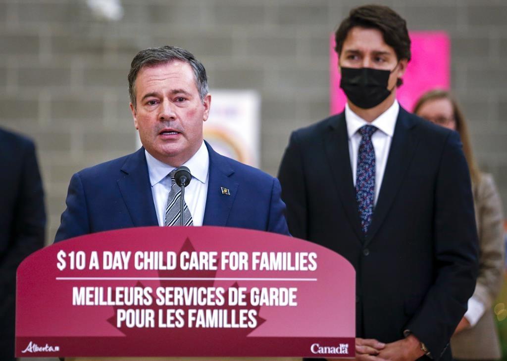 Ottawa Must Consult Provinces on Emissions Cap for Oil, Gas Industry: Alberta Premier