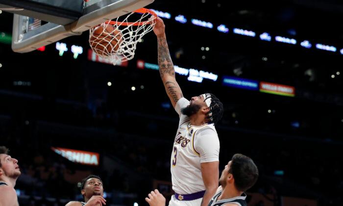 Davis Has 34 Points and 15 Rebounds, Lakers Beat Spurs