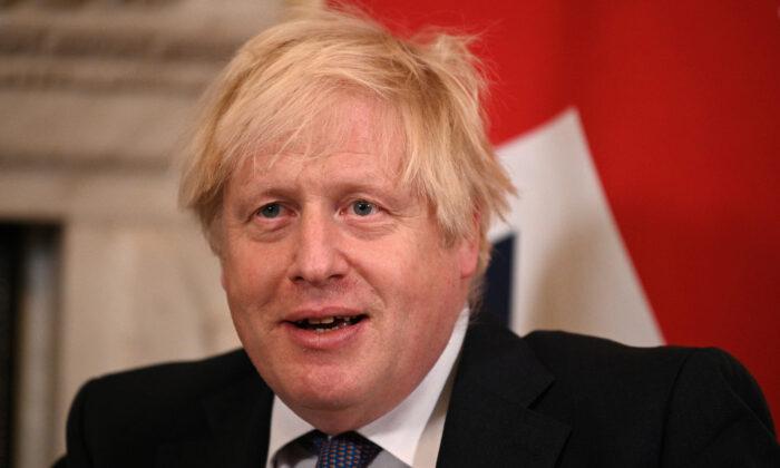 Boris Johnson Backs Ban on MPs Consultancy Side Jobs
