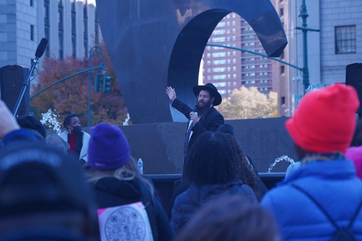 Menachen Yusewitz, a school principal and congregation leader, speaks during a prayer vigil at Foley Square in front of the Thurgood Marshall Courthouse in Manhattan, New York, on Nov. 11, 2021. (Enrico Trigoso/The Epoch Times)